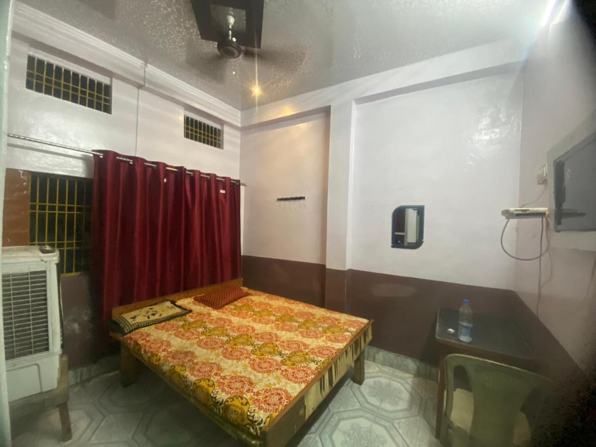 Hotel Yatri Niwas Varanasi Exterior photo