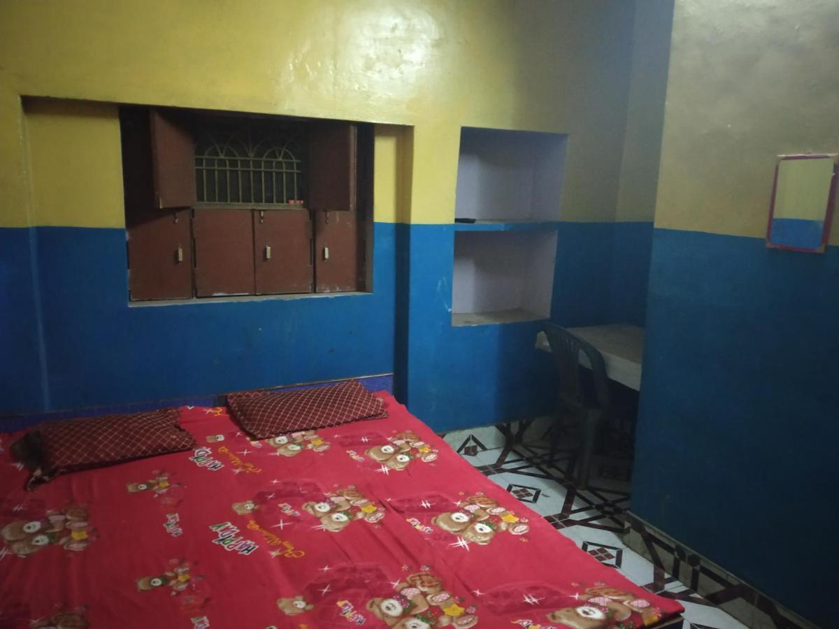 Hotel Yatri Niwas Varanasi Exterior photo