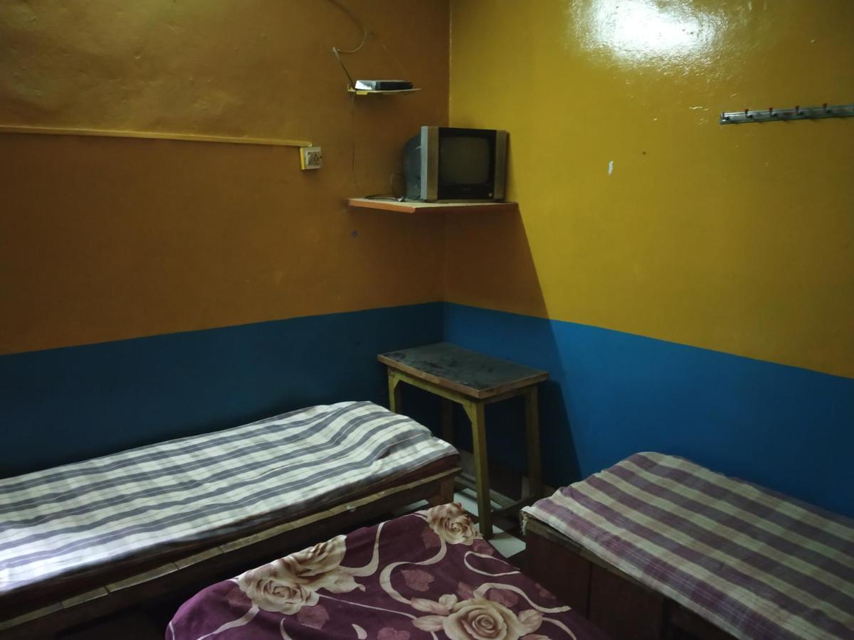 Hotel Yatri Niwas Varanasi Exterior photo